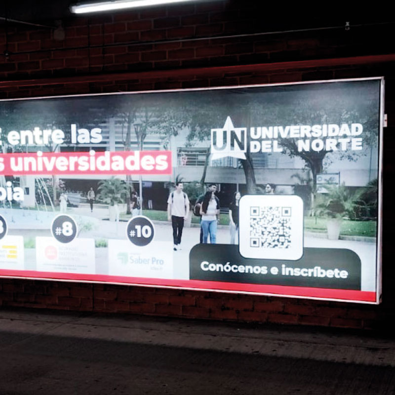 Realizamos e instalamos avisos tipo caja de luz, diseñados para iluminar tu marca con estilo y visibilidad 24/7. Personalizados a medida, para interiores y exteriores.